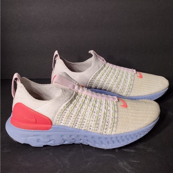 Nike Women's Pink and Cream Running Shoes size 6 pre owned Exellent condition - Picture 3 of 6